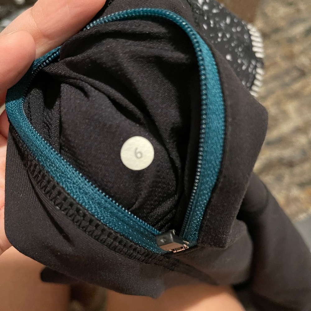Black Lululemon leggings size 6 - Picture 3 of 4